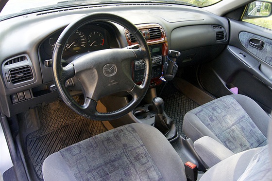 Mazda 626 z roku 1998