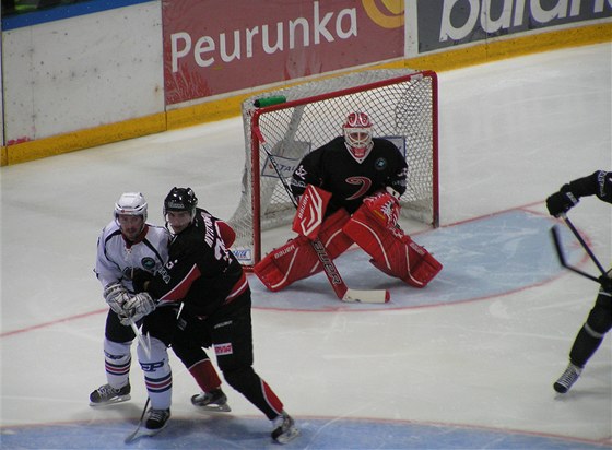 VÍTZNÝ BOJ. Hokejisté ligového nováka z Chomutova vyhráli na led finského