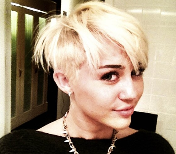Miley Cyrusová s novým úesem