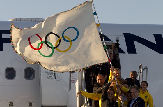 U JE V NOVÉM DOMOV. Olympijská vlajka se pesunula z Londýna do Ria de