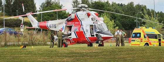 Muže přepravila letecká záchranná služba do plzeňské fakultní nemocnice. Ilustrační snímek