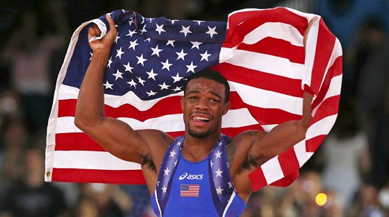 DOJATÝ ZÁPASNÍK. Amerian Jordan Burroughs vyhrál kategorii volného stylu do 74