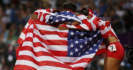 Americké atletky se na OH v Londýn radují z triumfu ve tafet - ilustraní foto. 