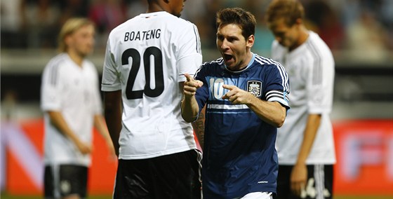 Lionel Messi se svými argentinskými spoluhrái hrál pípravu ve Frankfurtu proti Nmecku.