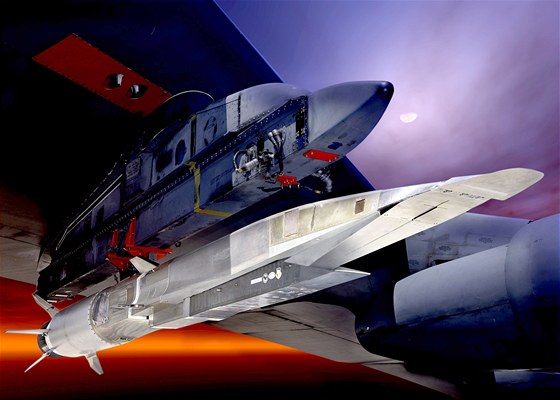 Otestovaný ínský letoun je rukavicí hozenou vývoji amerického hypersonického letounu X-51A Waverider (na snímku). | foto: AF.mil
