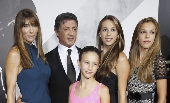 Sylvester Stallone, jeho manelka Jennifer Flavinová a dcery Sistine, Sophia a...
