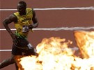 EUFORIE. Usain Bolt krátce po dobhu tafety 4x100 metr, v ní získal dalí