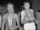 Abebe Bikila a Maroan Rhadi ben Abdesselam v cíli  ímského olympijského