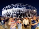 Fanouci odcházejí z atletického stadionu v Londýn. (10. srpna 2012)