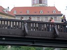 Nová lávka pod Pláovým mostem v eském Krumlov nahradila pvodní, u
