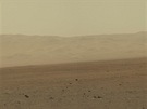 Snímek povrchu Marsu, který na zem poslalo lunární vozidlo Curiosity