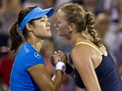 POLIBEK SOUPEEK. Petra Kvitová a Li Na po finále turnaje v Montrealu. 
