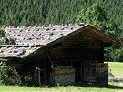 Typické tyrolské hospodáské stavení v údolí Falzthurntal