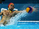 ZÁKROK ERNOHORSKÉHO BRANKÁE. Semifinálový duel olympijských her ve vodním
