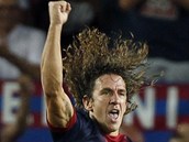 Barcelonsk kapitn Carles Puyol slav gl v vodnm kole panlsk ligy.