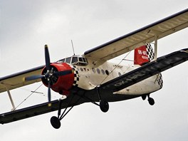 Aviatická show v Hradci Králové, kam se sletly slavné letouny Antonov An-2...