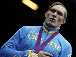 VLASTENEC. Alexandr Usyk pi ukrajinsk hymn, kter zaznla na jeho poest.