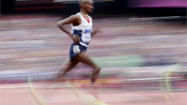 Mohamed Farah pi svm vtznm olympijskm bhu na 5000 metr