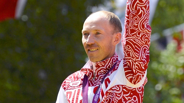 Ruský chodec Sergej Kirďapkin vyhrál olympijský závod na 50 kilometrů. (11. srpna 2012)