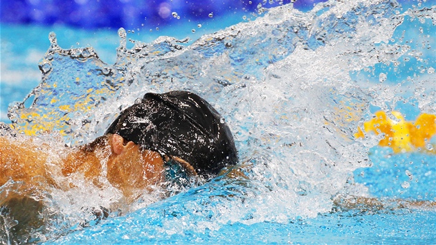Moderní pětibojař David Svoboda při plavecké disciplíně na 200 metrů (11. srpna 2012)
