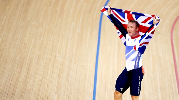 Brit Chris Hoy korunoval vtzstvm v keirinu nadvldu britskch drhovch cyklist na olypid v Londn. V deseti disciplnch zskali sedmkrt zlato. (7. srpna 2012)