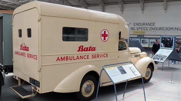 Baťova sanitka vystavená v muzeu v Duxfordu v Anglii.
