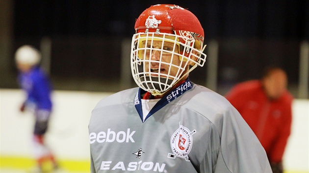 UVOLNN. Dominik Haek na trninku pardubickch hokejist.