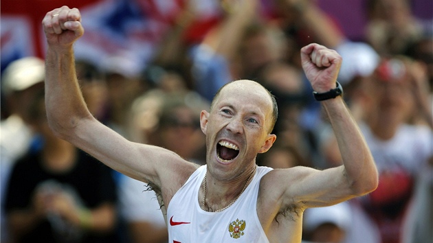 Ruský chodec Sergej Kirďapkin vyhrál olympijský závod na 50 km.