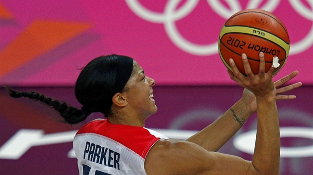 J SI VYSKOM, J SI VYSTELM. Americk basketbalistka Candace Parkerov stl na francouzsk ko.