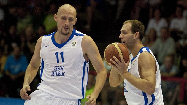 NA, TADY TO M. et basketbalist Jakub Houka (u me) a Lubo Barto.