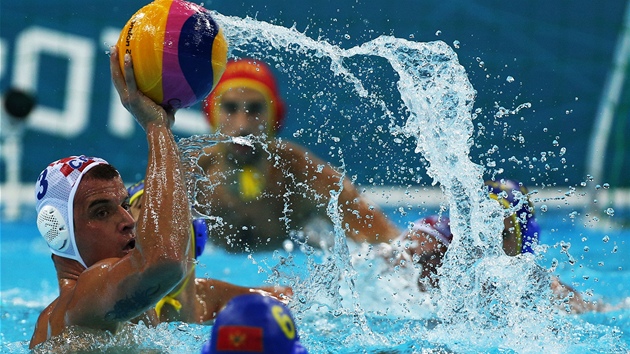 Semifinlov duel olympijskch her ve vodnm plu mezi Chorvatskem a ernou Horou.