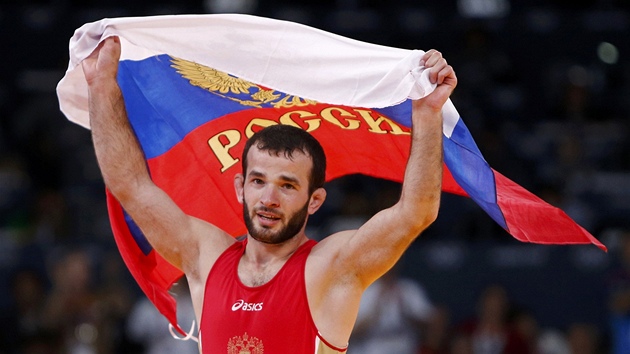 AMPION. Nejlepm zpasnkem ve volnm stylu v kategorii do 55 kg je Rus Damal Otarsultanov.