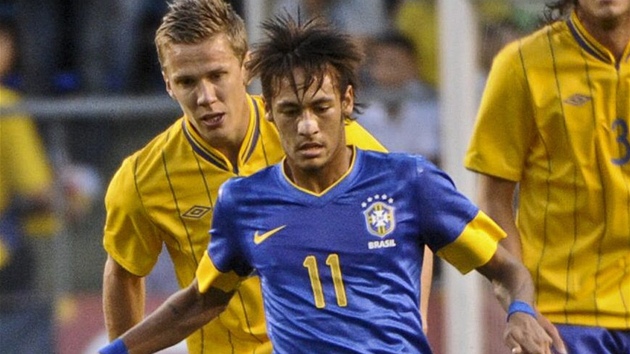 BRAZILSKÁ HVĚZDA. Brazilský supertalent Neymar v přátelském duelu se Švédskem.