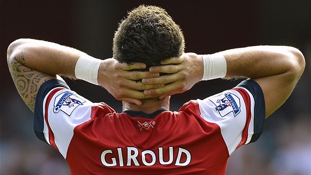 NESLAVN PREMIRA. Olivier Giroud se mohl v Arsenalu uvst glem, jene vyloenou anci nepromnil.