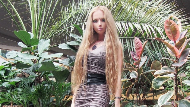 Valeria Lukyanová chce vypadat jako panenka Barbie.