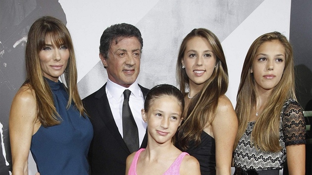Sylvester Stallone, jeho manželka Jennifer Flavinová a dcery Sistine, Sophia a Scarlet 