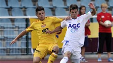 Ondej Vrzal z Dukly (vlevo) a Aldin aji z Teplic. 