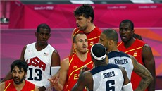 HÁDKA. Finále basketbalového turnaje na olympijských hrách bylo vyhecované.