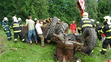 Hasi�i v ned�li vypro��ovali mu�e, kterého p�imá�kl traktor.
