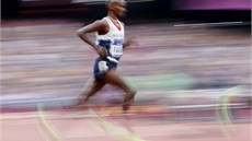 Mohamed Farah pi svém vítzném olympijském bhu na 5000 metr
