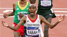 Britský vytrvalec Mo Farah získal zlato v běhu jak na desetikilometrové, tak i...