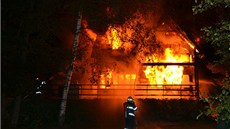 �koda na vyho�elé chatce je p�l milionu korun.