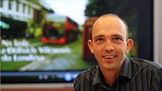Cyklista Milan Kr�má� p�i�el o své cest� do Londýna povypráv�t na jihlavský...