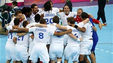 ZASE ZLATÍ. Házenkáři Francie slaví obhajobu zlatých olympijských medailí. 