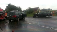 Nehoda tí automobil zablokovala provoz na hlavním tahu z Plzn na Klatovy v