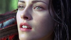 Kristen Stewartová ve filmu Snhurka a lovec (2012)