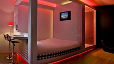 Designová kostka nabízí r�zné varianty osv�tlení.