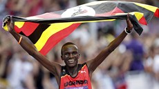 Ugandský vytrvalec Stephen Kiprotich se raduje z triumfu v olympijském maratonu.