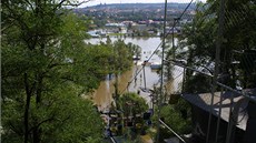 Povodn 2002 v praské zoo - lanovka