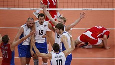 RUSKÁ RADOST. Volejbalisté Ruska se radují z bodu v semifinále proti Bulharsku.